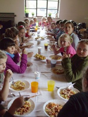 Sehr beliebt sind die Probenlager in der KulturTankstelle, hier mit tschechischen und deutschen Kindern Ende April.